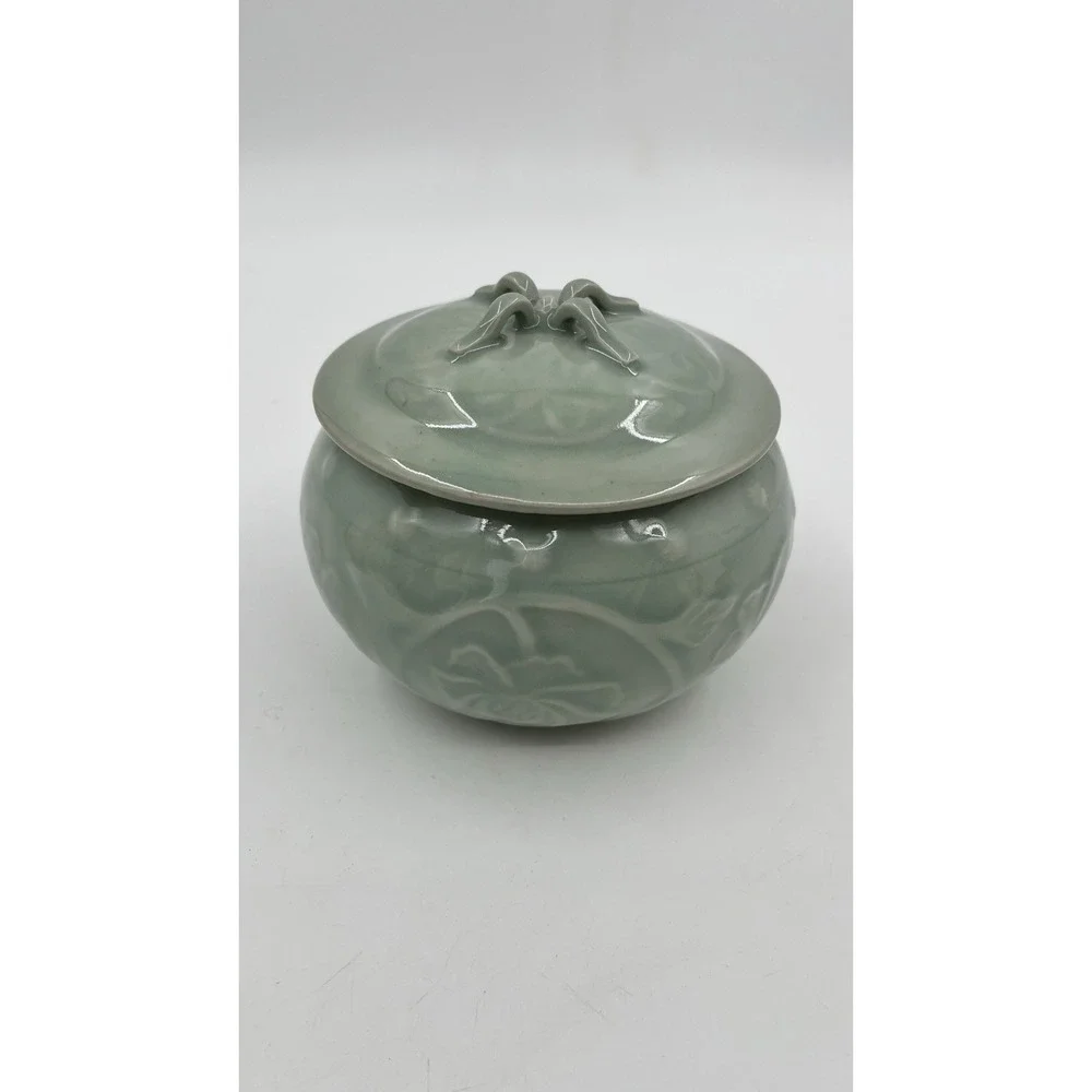 VTG Chinese Celadon Porcelain Relief Flower Lidded Pot Jar Sea Grass Glaze READ